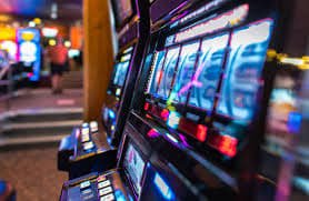Live Casino dan Kasino Langsung Suasana live casino dengan dealer profesional di 898a